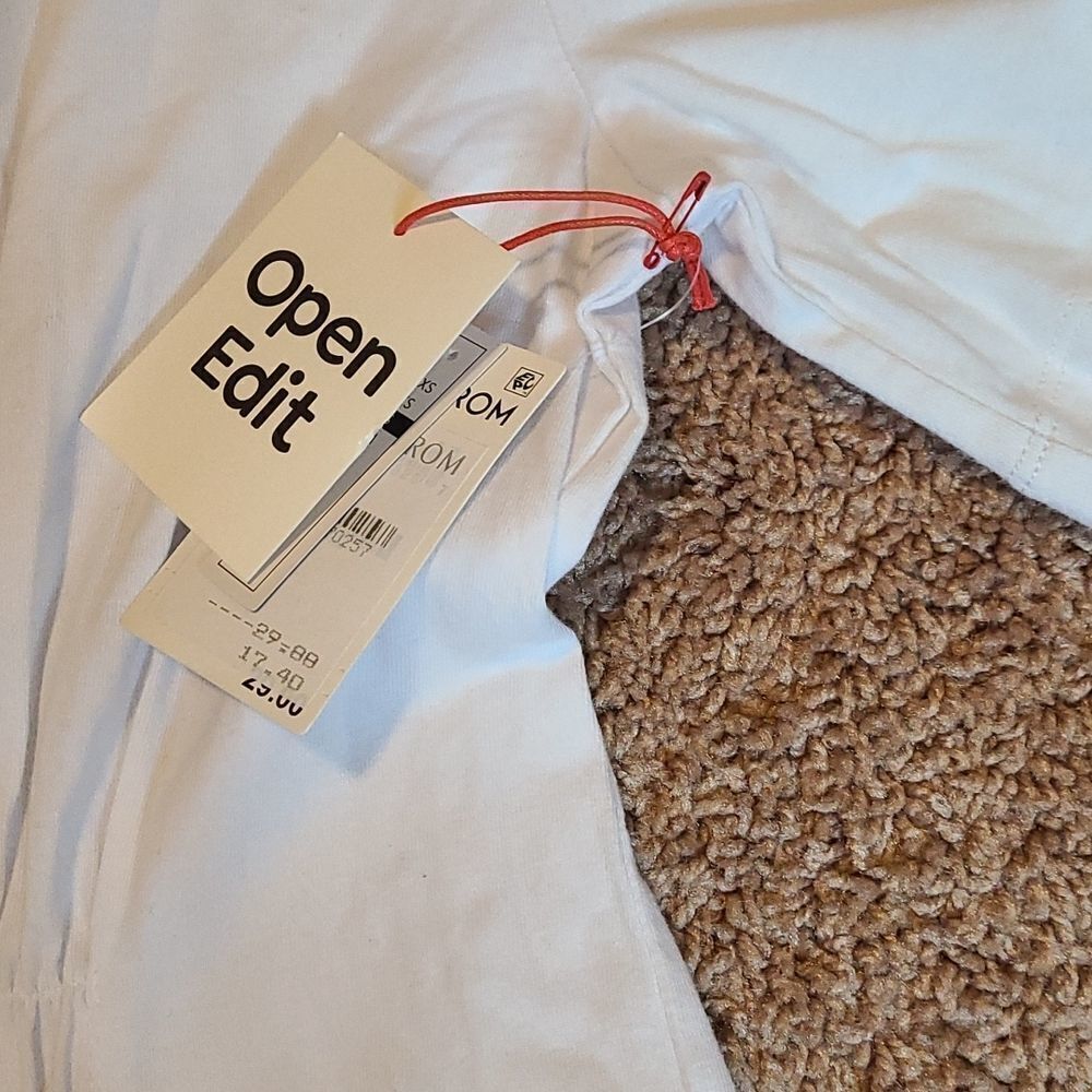 NEW Open Edit white crunch middle t-shirt. - Picture 4 of 5